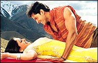 Kareena Kapoor and Hrithik Roshan in Main Prem Ki Deewani Hoon