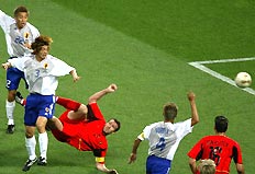 Belgium's Marc Wilmots (3L) strikes overhead to score as (L-R) Japan's Daisuke Ichikawa, Naoki Matsuda and Ryuzo Morioka and Belgium's daniel Van Buyten watch him.