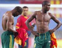 South Africa's Aaron Mokoena (R) and Cyril Nzama 